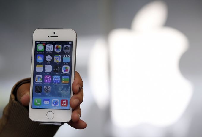Išmanusis telefonas „iPhone 5S“ su operacine sistema „iOS 7“