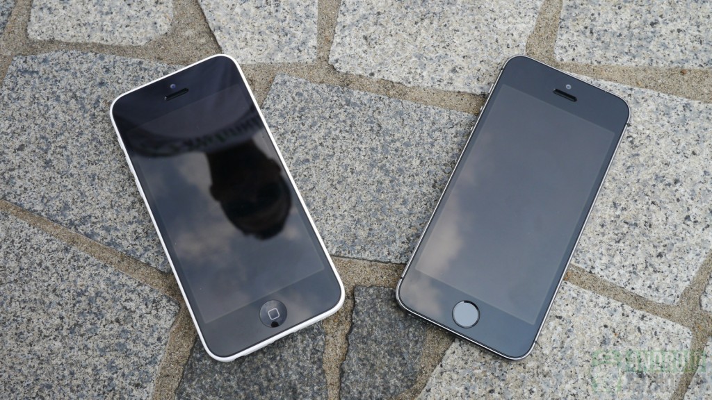 „iPhone 5C“ ir „iPhone 5S“