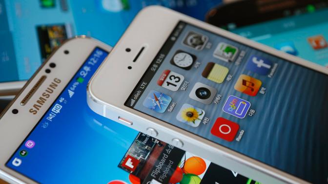 „Apple“ ir „Samsung“ išmanieji telefonai