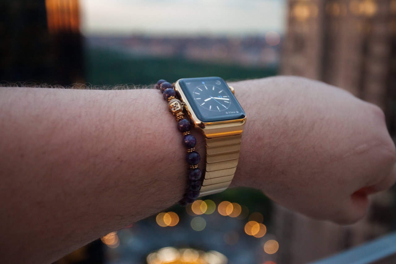 „Apple Watch“ papuoštas 18 karatų auksu